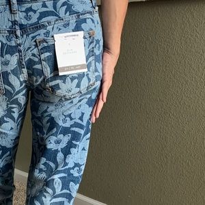 NWT ANTHROPOLOGIE FLORAL JEANS 25 PILCRO